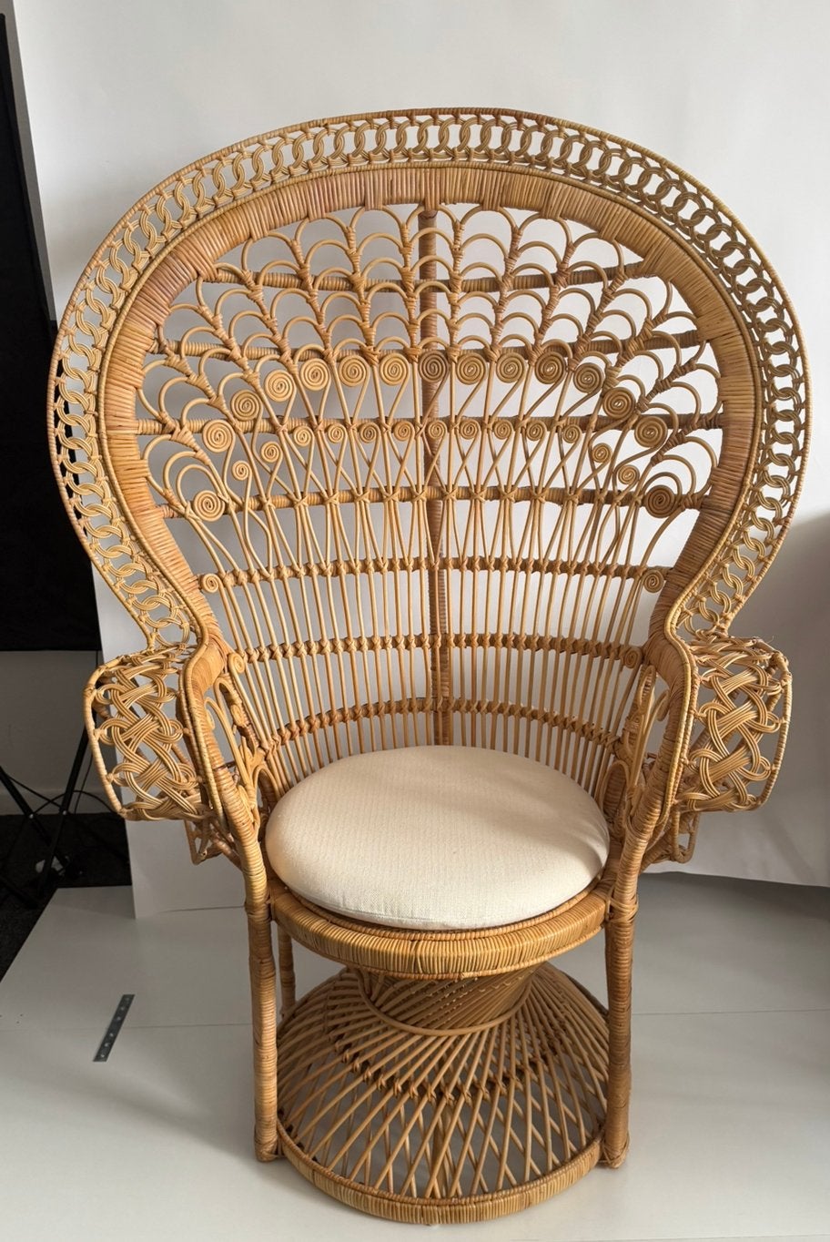 Prachtige vintage rotan pauwenstoel, Huis en Inrichting, Stoelen, Ophalen, Zo goed als nieuw, Bruin, Eén