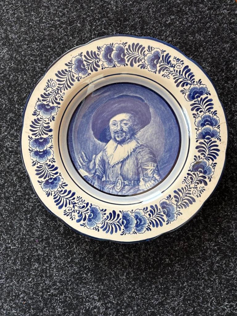 Delfts blauw wandbord met portret, Ophalen