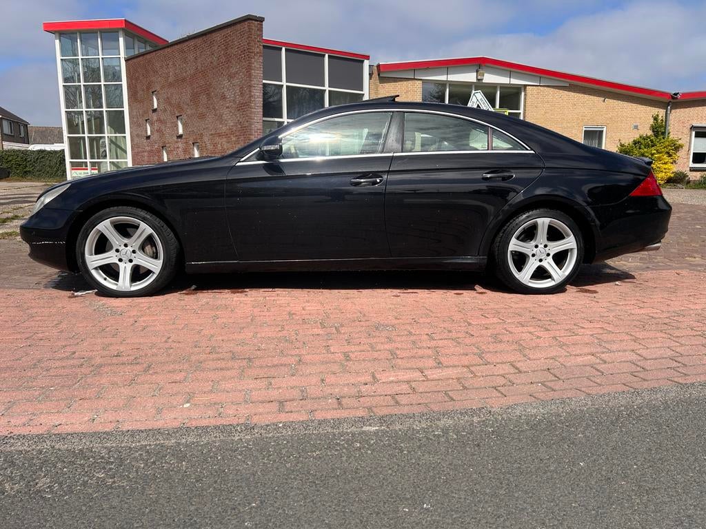 Mercedes-Benz CLS 3.5 Cls350 AUT 2006 Zwart, Auto's, Automaat, Achterwielaandrijving, Beige, 4 stoelen