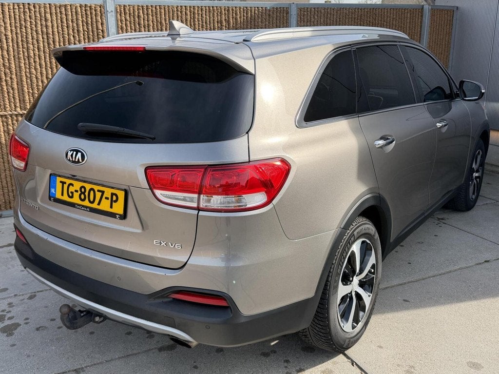 Kia Sorento EX V6 3.3 Automaat 290pk 7-persoons | Trekhaak |, Auto's, Kia, 1780 kg, Parkeercamera, Gebruikt, Euro 6