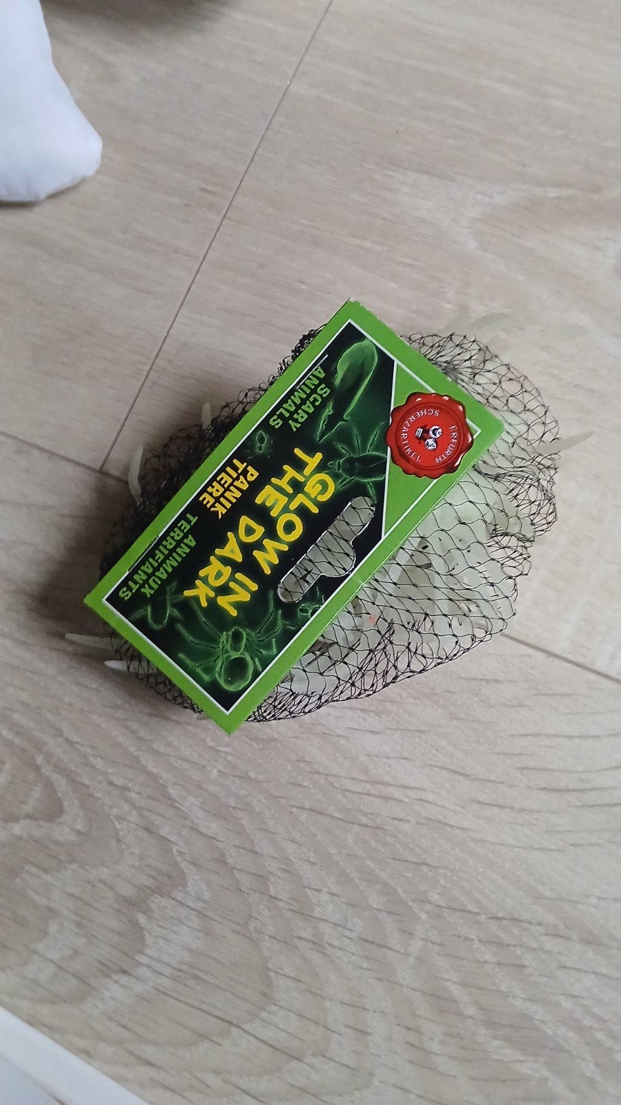 glow in de dark spinnen, Ophalen, Nieuw