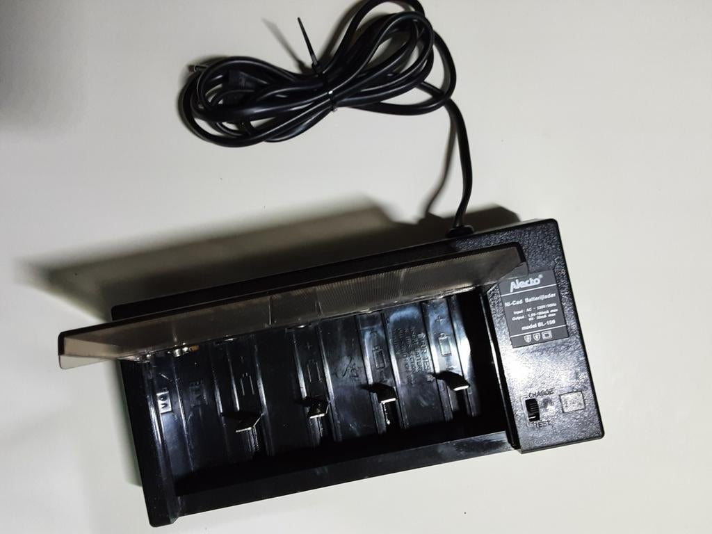 Alecto Batterijlader BL-150 voor diverse batterijen, Computers en Software, Accu's en Batterijen, Gebruikt, Ophalen