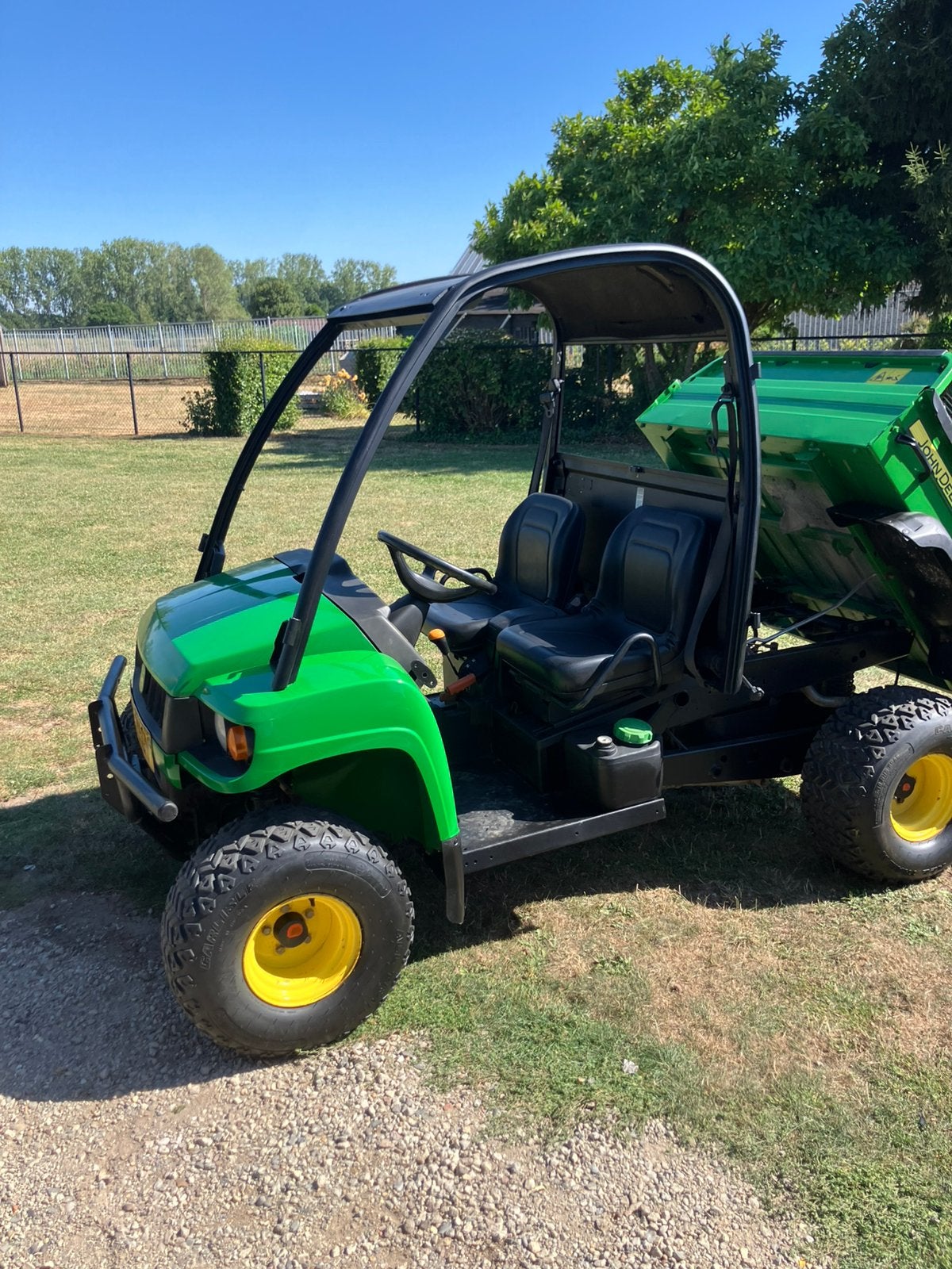 Gevraagd: Voorruit John Deere Gator HPX, Ophalen of Verzenden