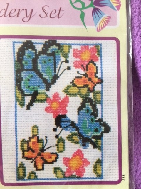 borduurpakketje vlinders 13x18 cm, Ophalen of Verzenden, Zo goed als nieuw, Handborduren, Borduurpakket