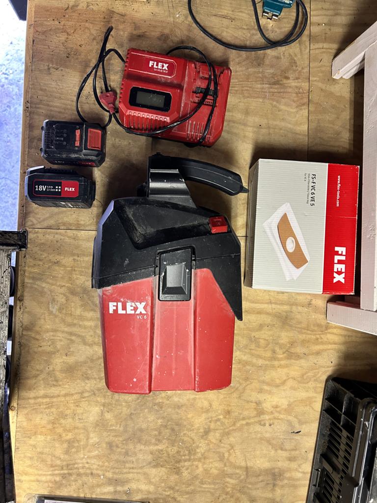 Flex VC 6 Accu Stofzuiger met Lader en Accu's, Ophalen of Verzenden, Gebruikt, Waterstofzuiger