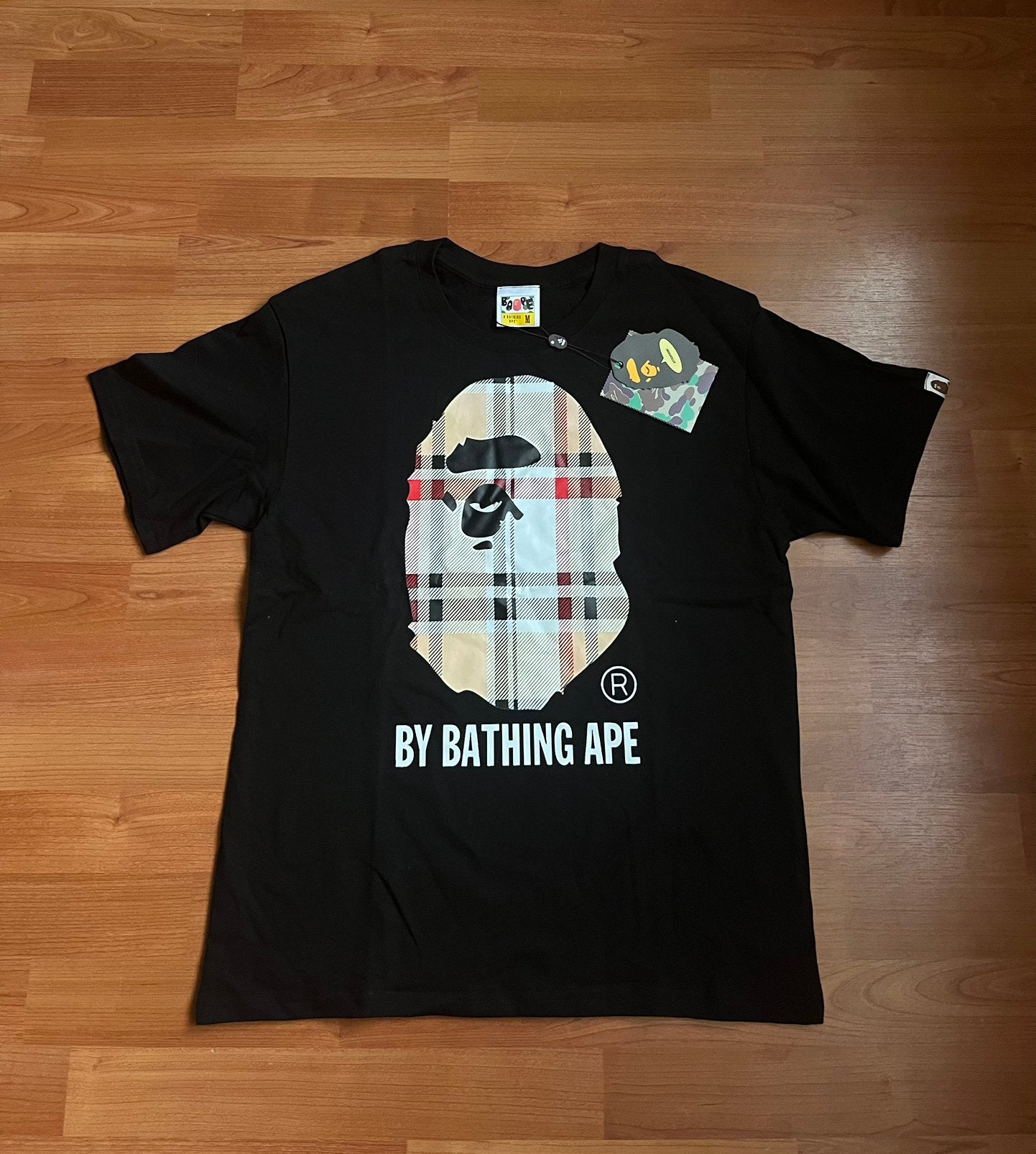 Bape x Burberry T shirt Maat M Zwart Nieuw, Ophalen of Verzenden, Nieuw, Maat 48/50 (M), Zwart