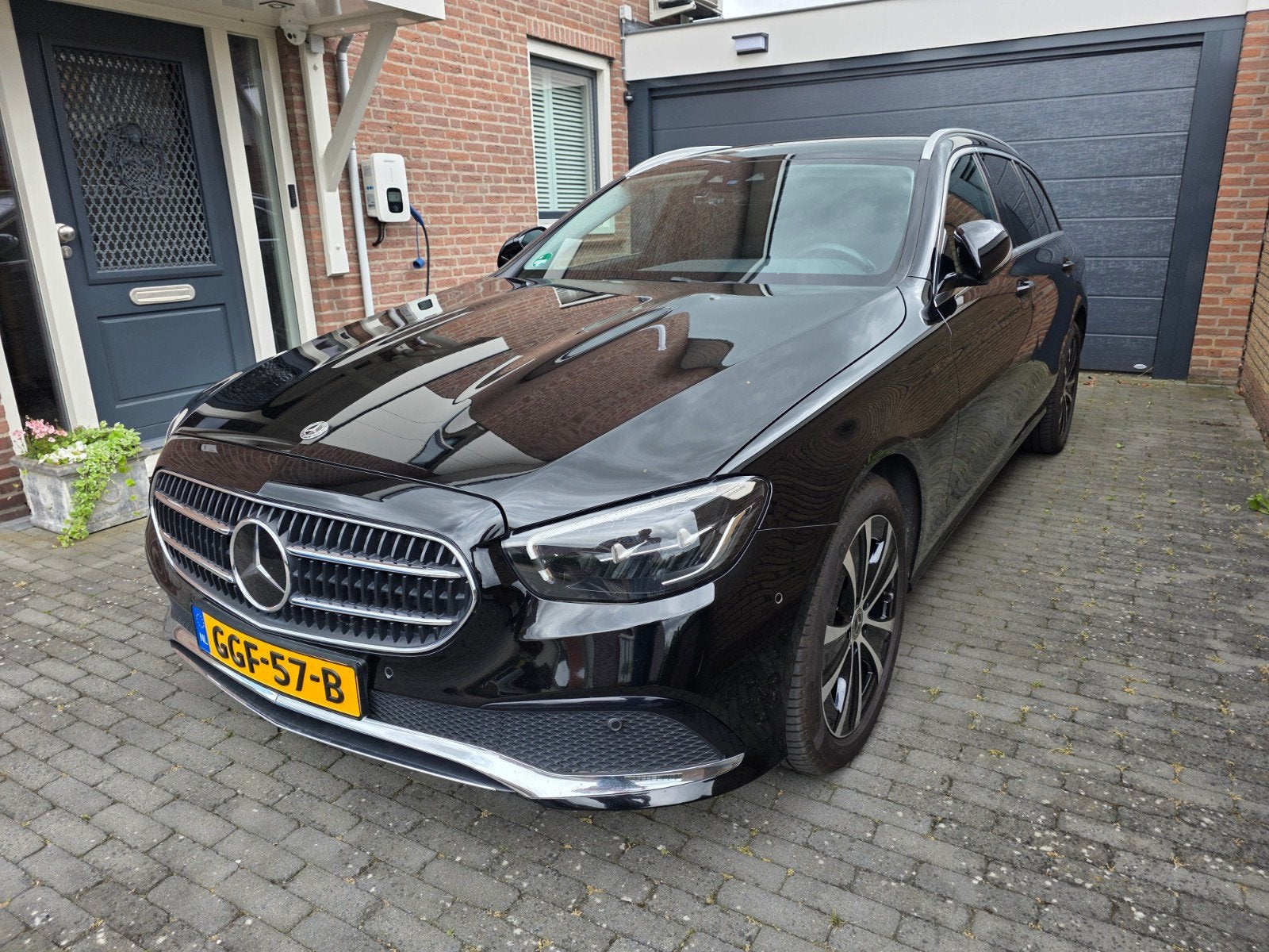 Mercedes-Benz E-Klasse E300 e 320pk 9G-TRONIC 2022 Zwart, Auto's, Mercedes-Benz, Automaat, Achterwielaandrijving, 4 cilinders