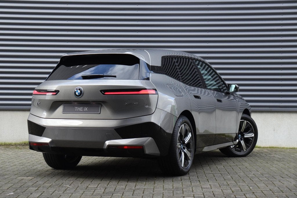 BMW iX xDrive40 High Executive | Sport Edition | Sportpakket, Auto's, Automaat, Stof, Met garantie (alle), Origineel Nederlands