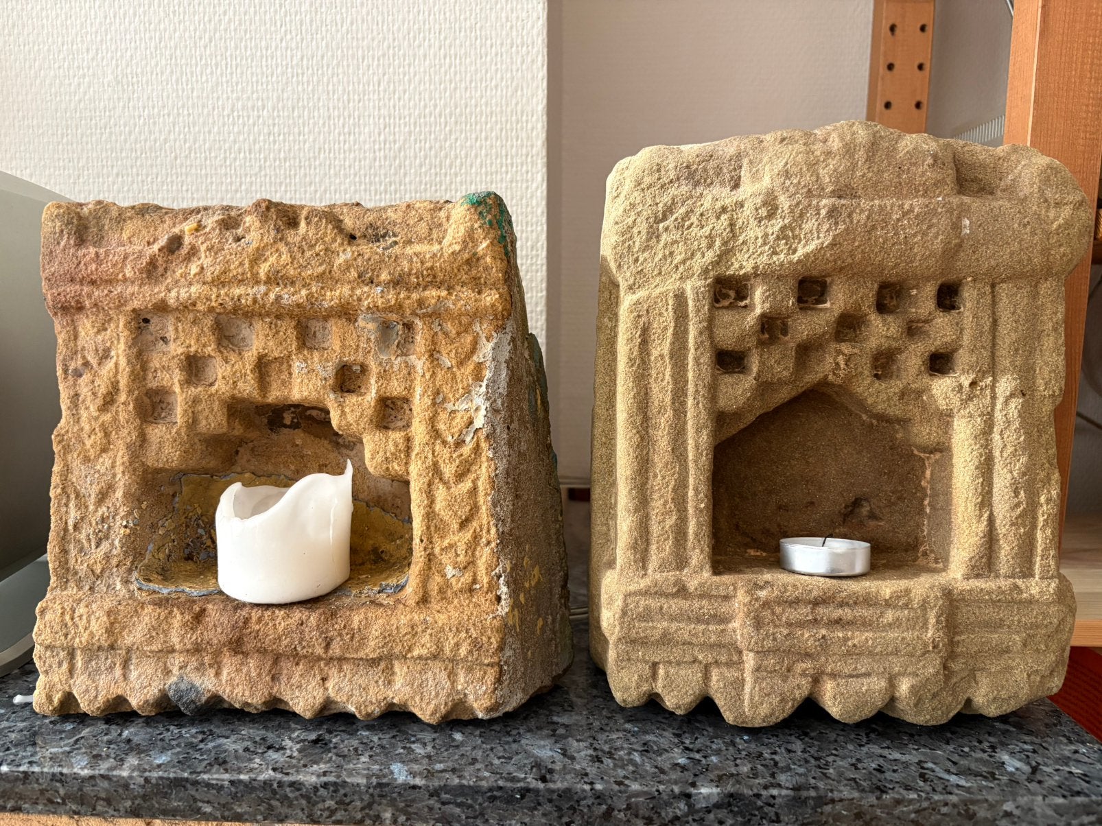 Twee tempelstenen zandsteen, Ophalen, Gebruikt, 25 cm, Massief