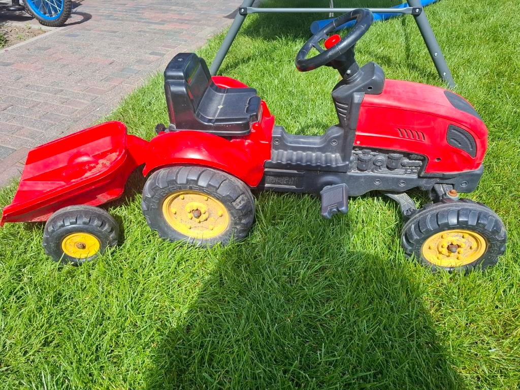 Leuke rode traptractor met aanhanger voor in de tuin, Kinderen en Baby's, Speelgoed | Buiten | Voertuigen en Loopfietsen, Ophalen