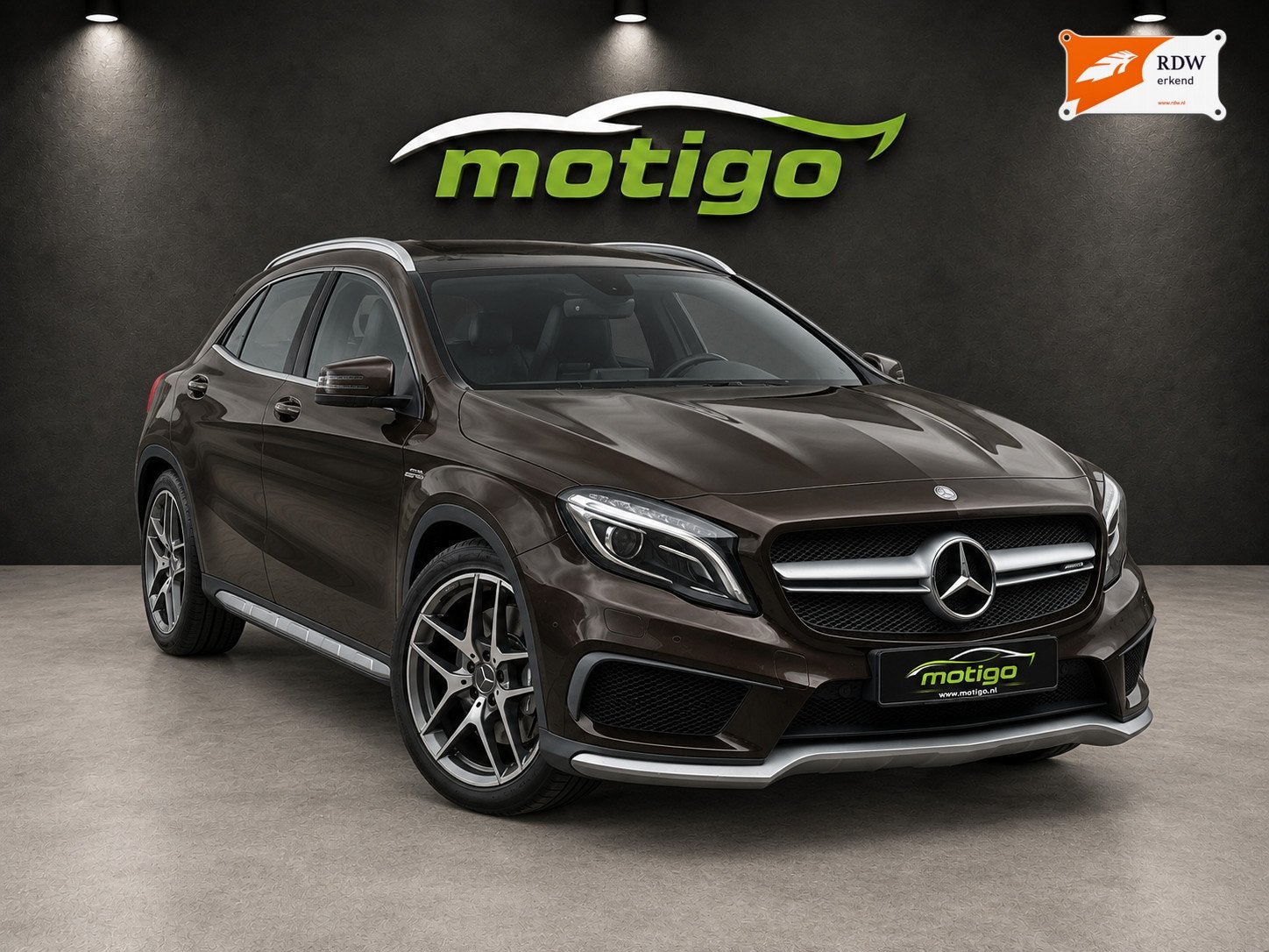 Schitterende Mercedes GLA-klasse AMG 45 4MATIC, Auto's, Gebruikt, Euro 6, 4 cilinders, Bruin
