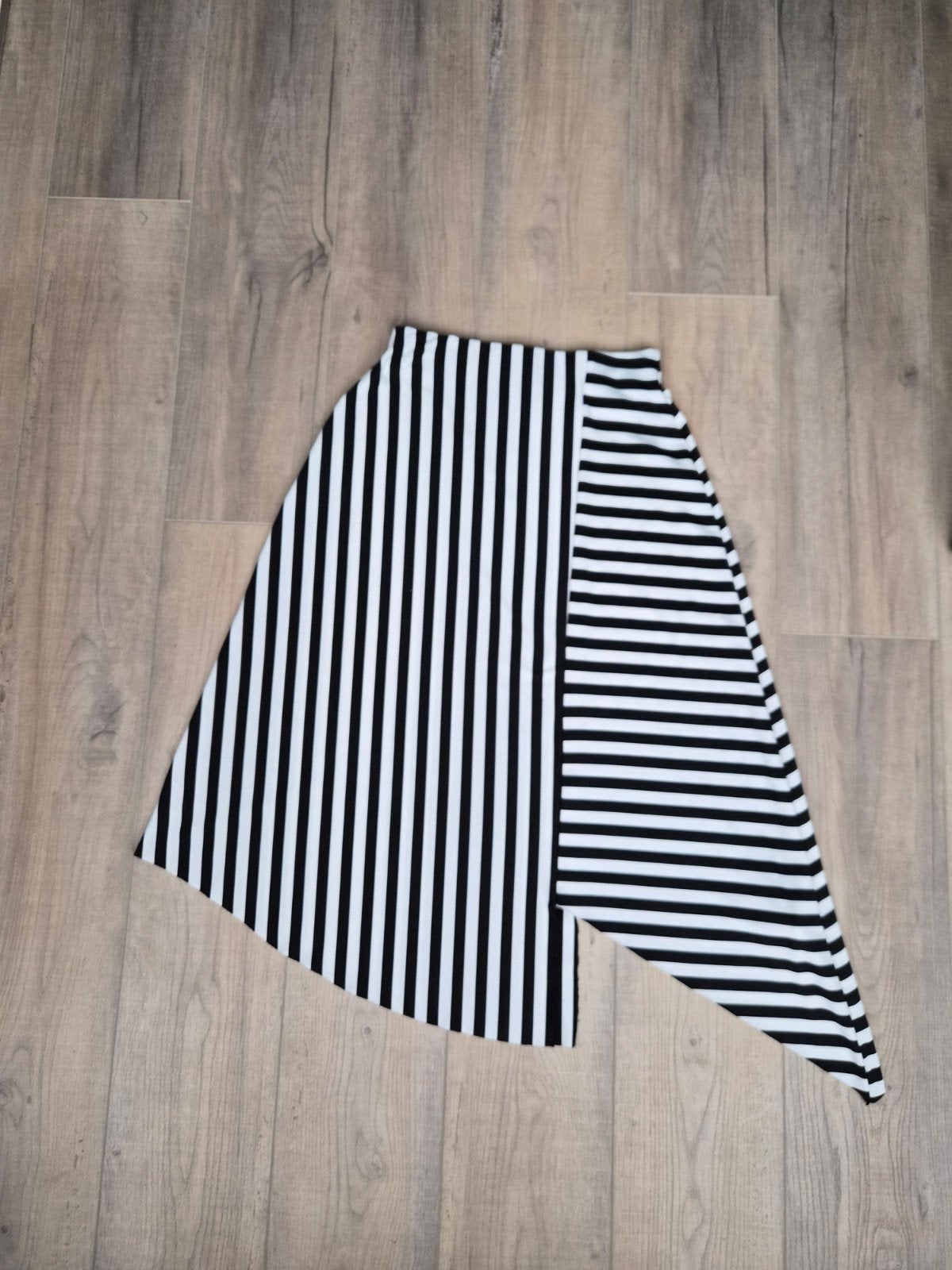 Asymmetrische gestreepte rok van Pull & Bear - Maat M, Ophalen of Verzenden