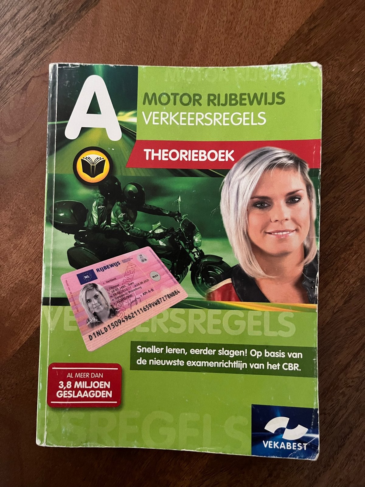 Motor Rijbewijs Verkeersregels Theorieboek VEKABEST, Boeken, Ophalen of Verzenden, Gelezen, Overige niveaus