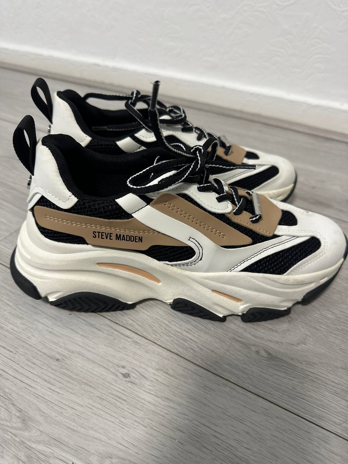 Steve Madden Sneakers Zwart/Wit/Beige maat 39, Ophalen of Verzenden, Zo goed als nieuw, Zwart, Sneakers of Gympen