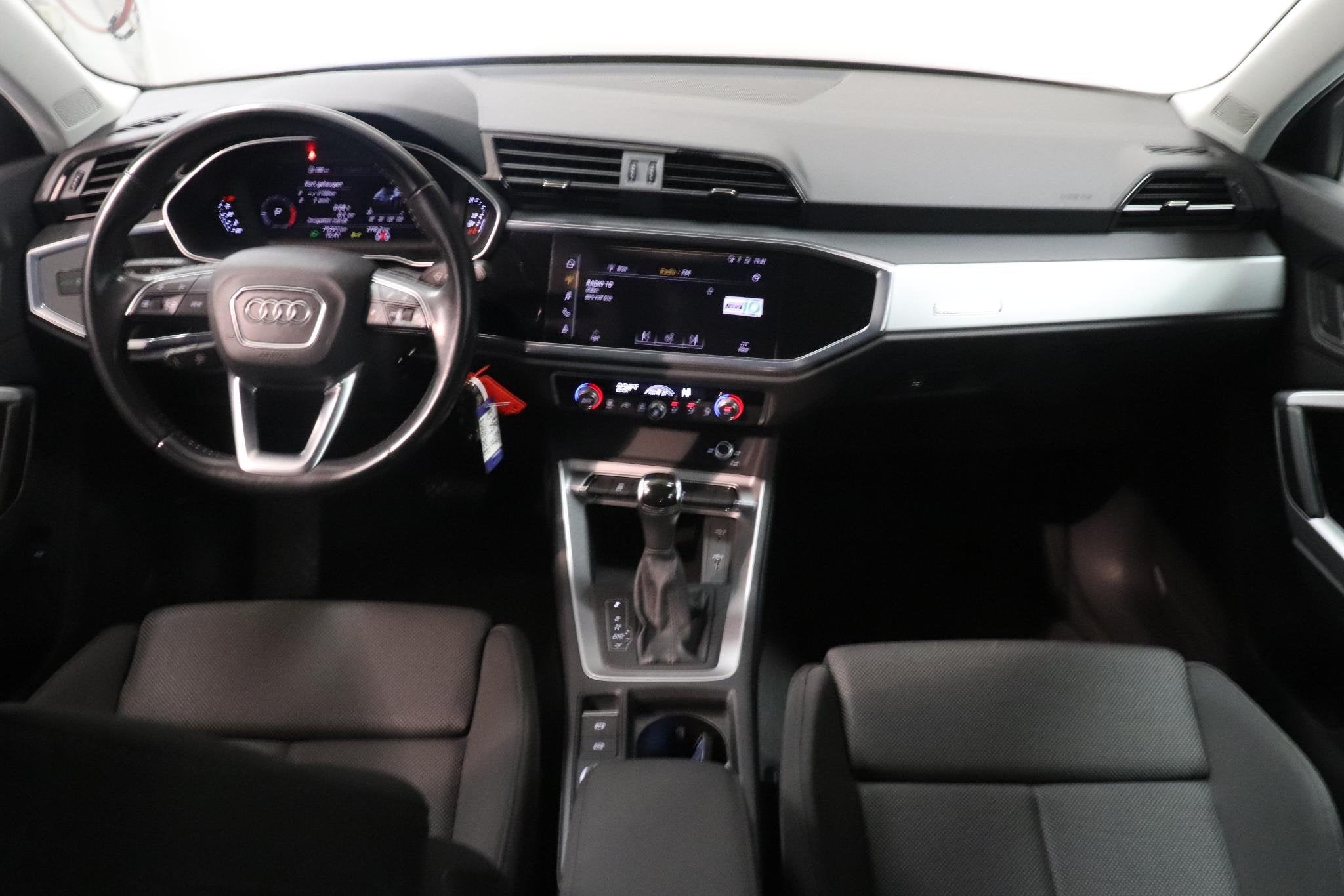 Audi Q3 35 TFSI Advanced | Climate control | Parkeersensoren, Stof, 4 cilinders, Zwart, Origineel Nederlands