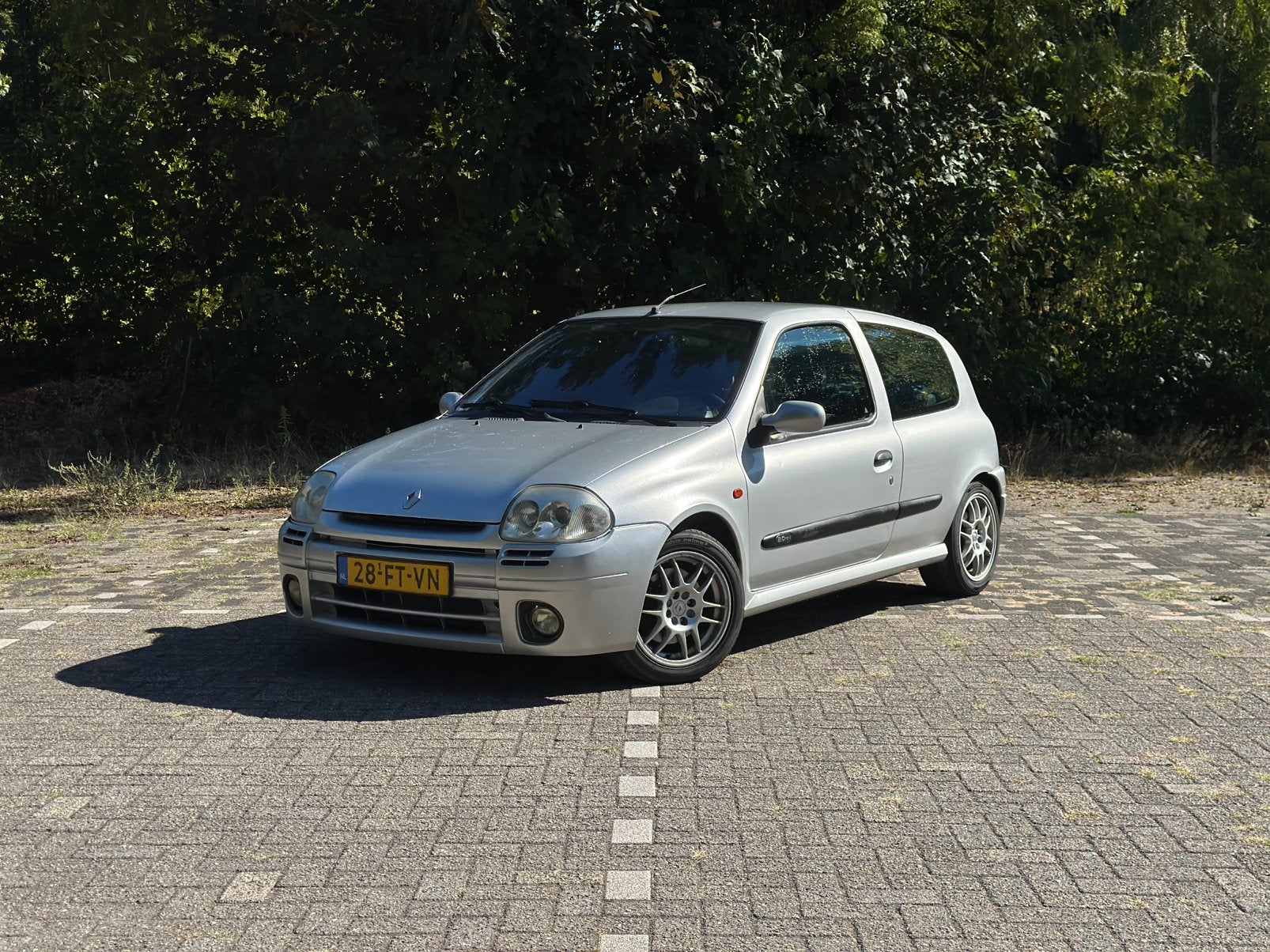 Renault Clio 2.0 RS 16V 172/182 ph1, 1998 cc, 40 €/maand, 4 cilinders, Handgeschakeld
