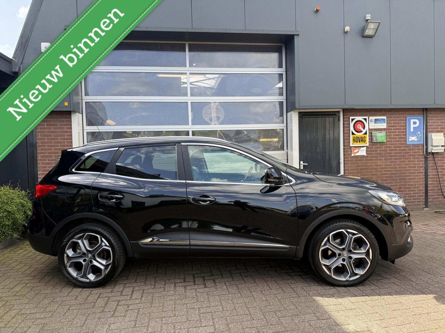 Renault Kadjar 1.2 TCe Bose 81.000KM PANO/TH *ALL-IN PRIJS*, Auto's, Gebruikt, 4 cilinders, Zwart, Bedrijf