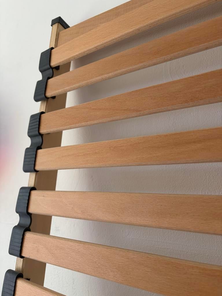 Lattenbodem, matras en topper 120x200 cm - Zo goed als nieuw, Ophalen, Zo goed als nieuw, Plinten