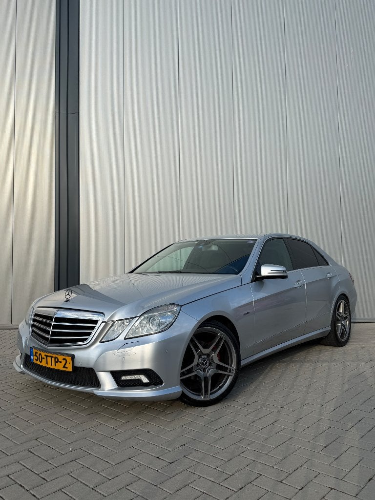 Mercedes-Benz E-Class 1.8 E200 CGI седан AUT 2009 серый, Auto's, Achterwielaandrijving, Leder, Navigatiesysteem, Particulier