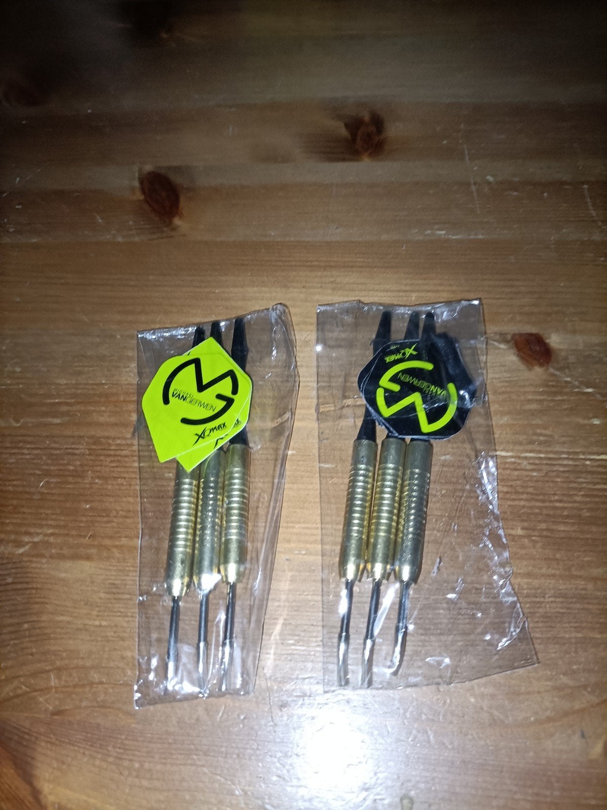 Michael Van Gerwen Dartbord met 2 sets pijlen NIEUW in doos, Ophalen of Verzenden, Nieuw, Dartbord met pijlen