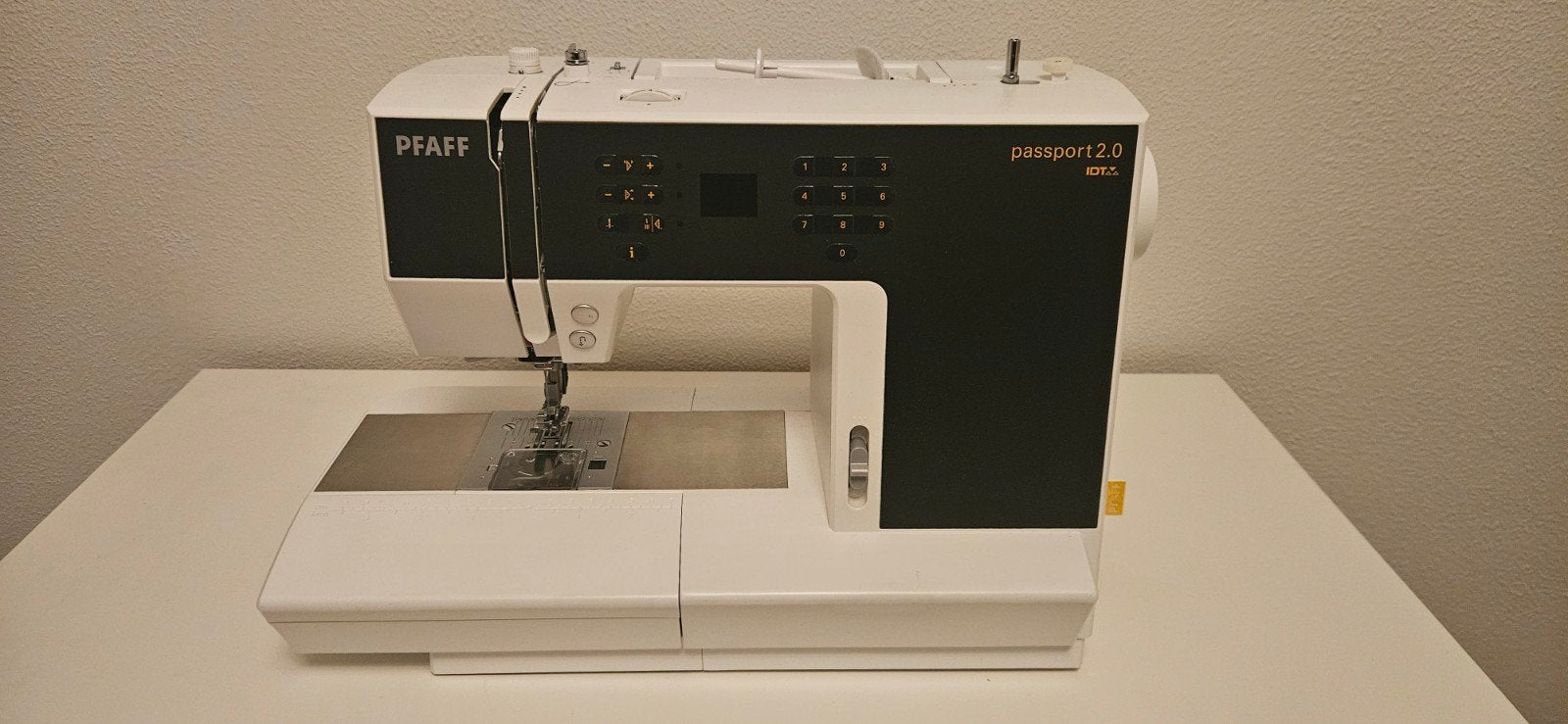 PFAFF passport 2.0 naaimachine met IDT-systeem, Hobby en Vrije tijd, Naaimachines en Toebehoren, Ophalen of Verzenden, Zo goed als nieuw