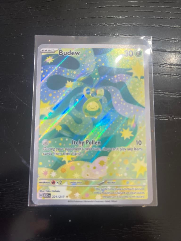 Budew Ascended Heroes 221/217 Pokemon kaart (ook ruilen), Ophalen of Verzenden, Zo goed als nieuw, Losse kaart, Foil