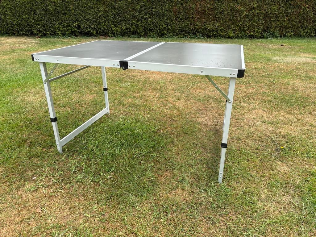 Isabella campingtafel - Opvouwbaar en lichtgewicht, Caravans en Kamperen, Ophalen, Gebruikt, Campingtafel
