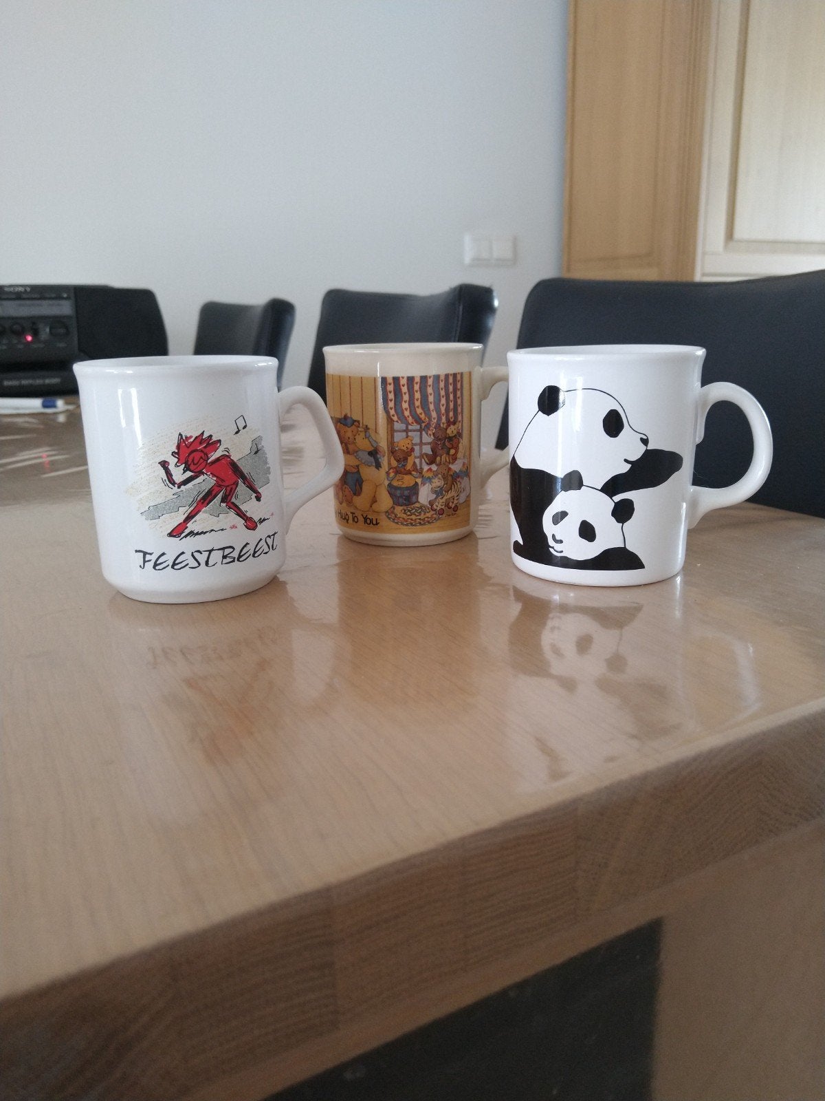 Set van 4 diverse mokken: Feestbeest, Panda, Teddyberen, Huis en Inrichting, Ophalen of Verzenden, Overige stijlen, Kop(pen) en/of Schotel(s)