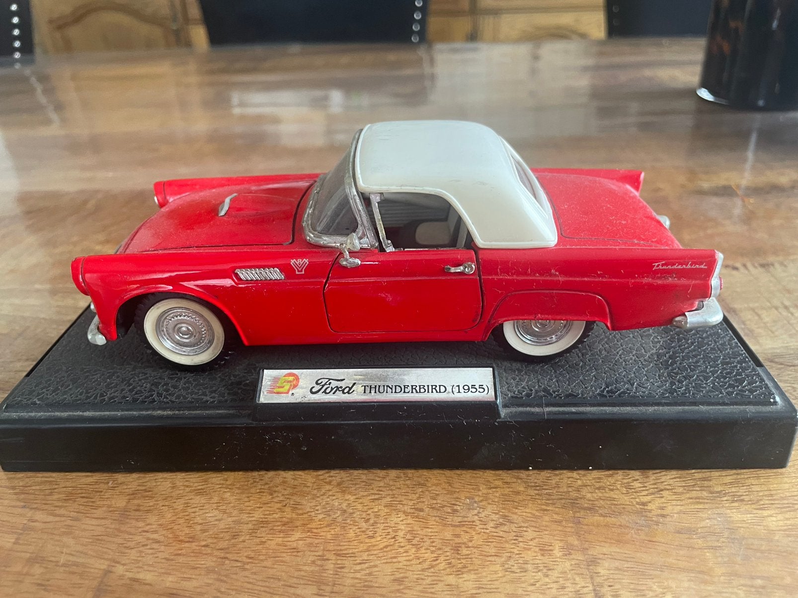 Ford thunderbird    1955.   Mist een achterlicht, Ophalen of Verzenden, Zo goed als nieuw, Bburago
