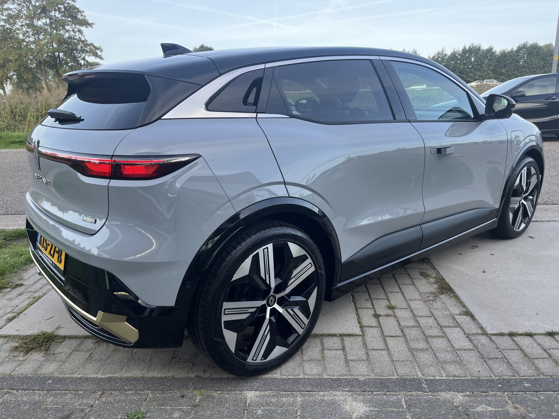 Renault Mégane E-Tech EV60 Optimum Charge Iconic 220PK / 36, Auto's, 12 maanden, Zwart, 429 km, 900 kg