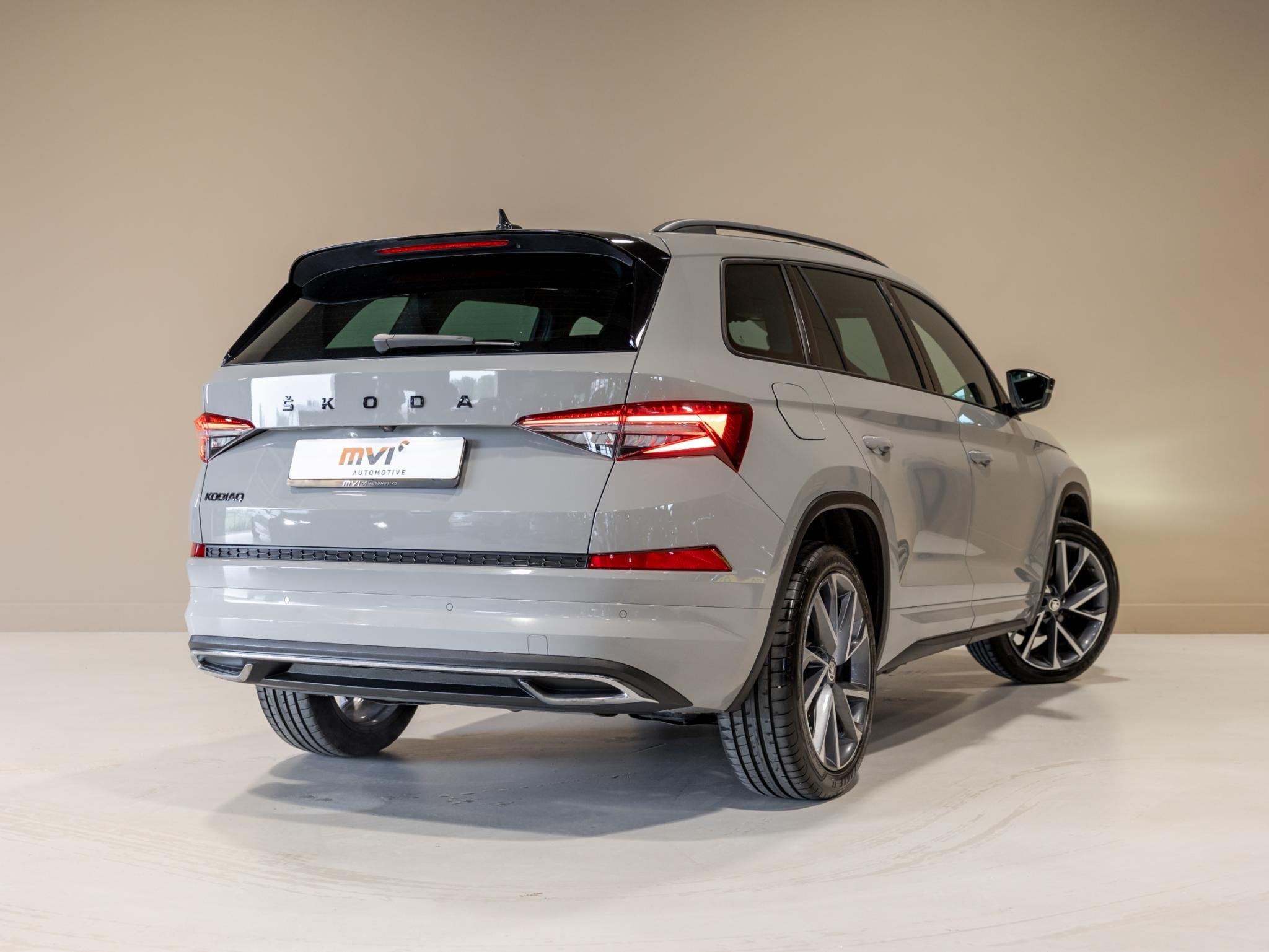 Skoda Kodiaq 1.5 TSI Sportline Business / 150pk / Trekhaak /, Auto's, Voorwielaandrijving, Dealer onderhouden, 4 cilinders, Alcantara