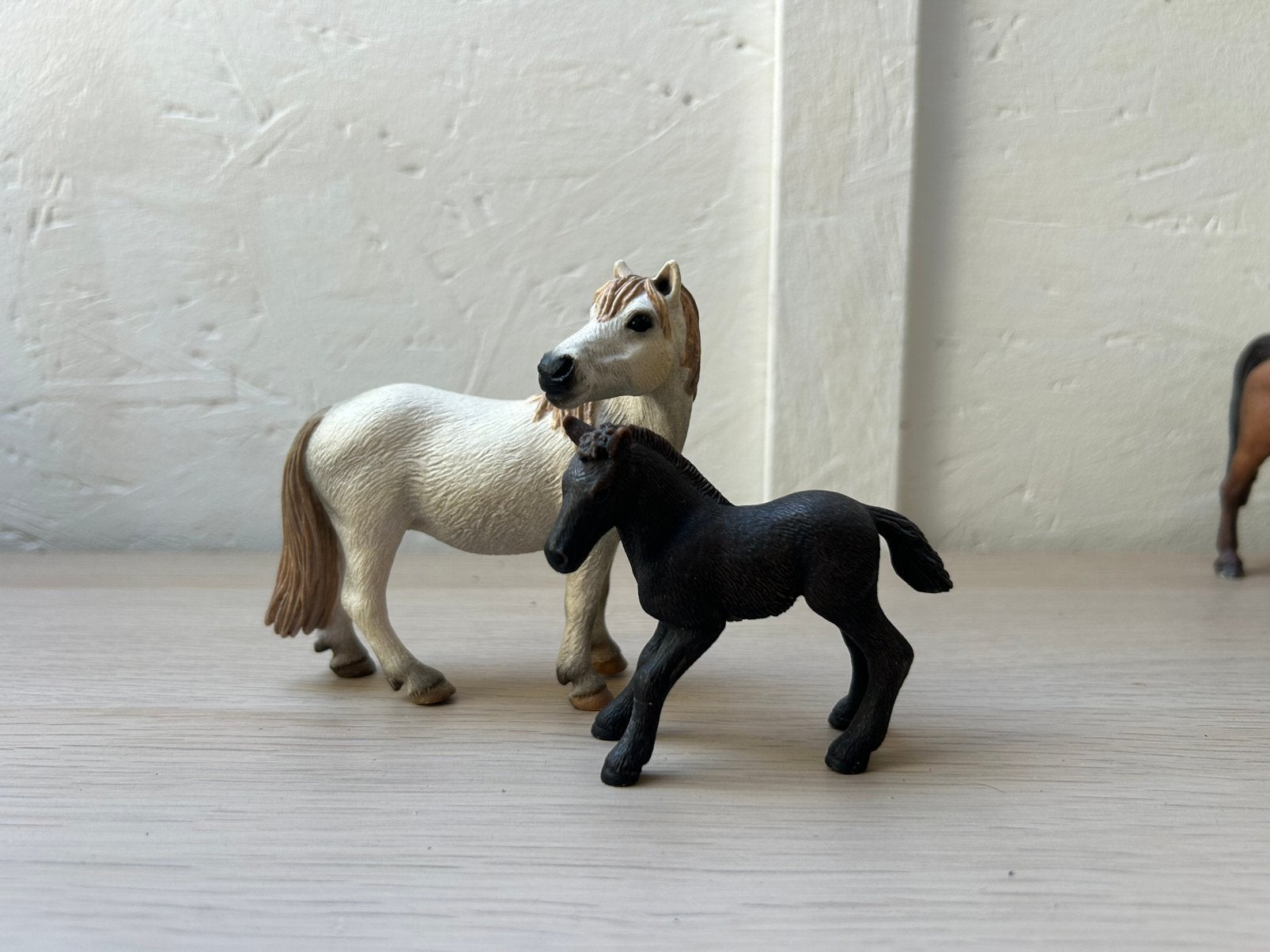 Schleich camargue met veulen, Ophalen of Verzenden, Zo goed als nieuw, Paard, Beeldje of Figuurtje