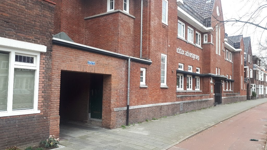 Afgesloten Parkeerplaats nabij centrum Den Bosch te HUUR, Huizen en Kamers, Garages en Parkeerplaatsen, Noord-Brabant