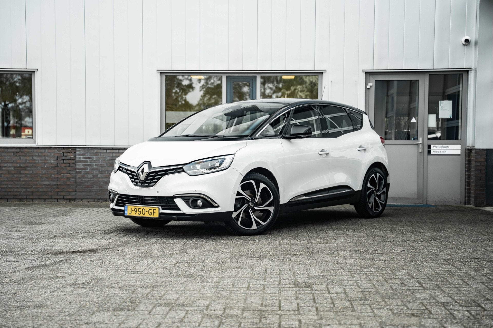 Renault Scénic 1.3 TCe Intens | Automaat | Navi | 1800kg tr, Auto's, 4 cilinders, Leder en Stof, Wit, Parkeersensor