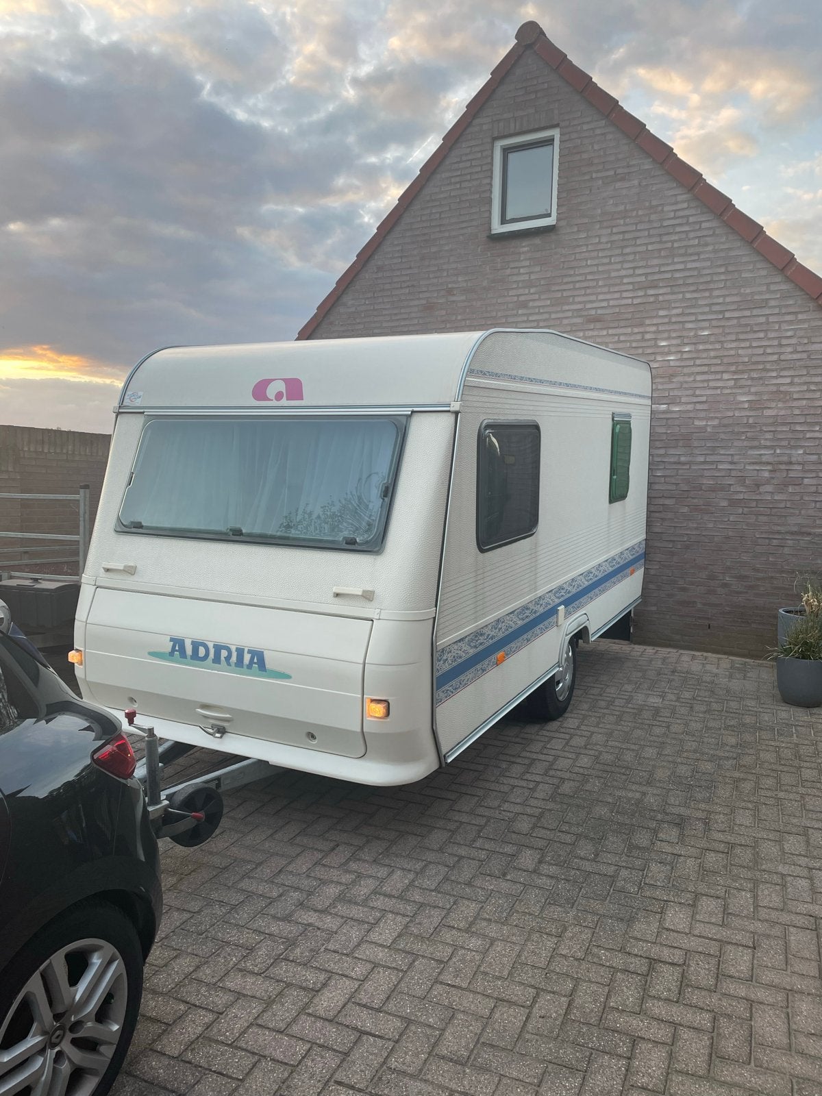 Lichtgewicht Adria 390 DB caravan stapelbed 1998 voortent, Caravans en Kamperen, Caravans, Kachel, Standaardzit, Particulier, Adria
