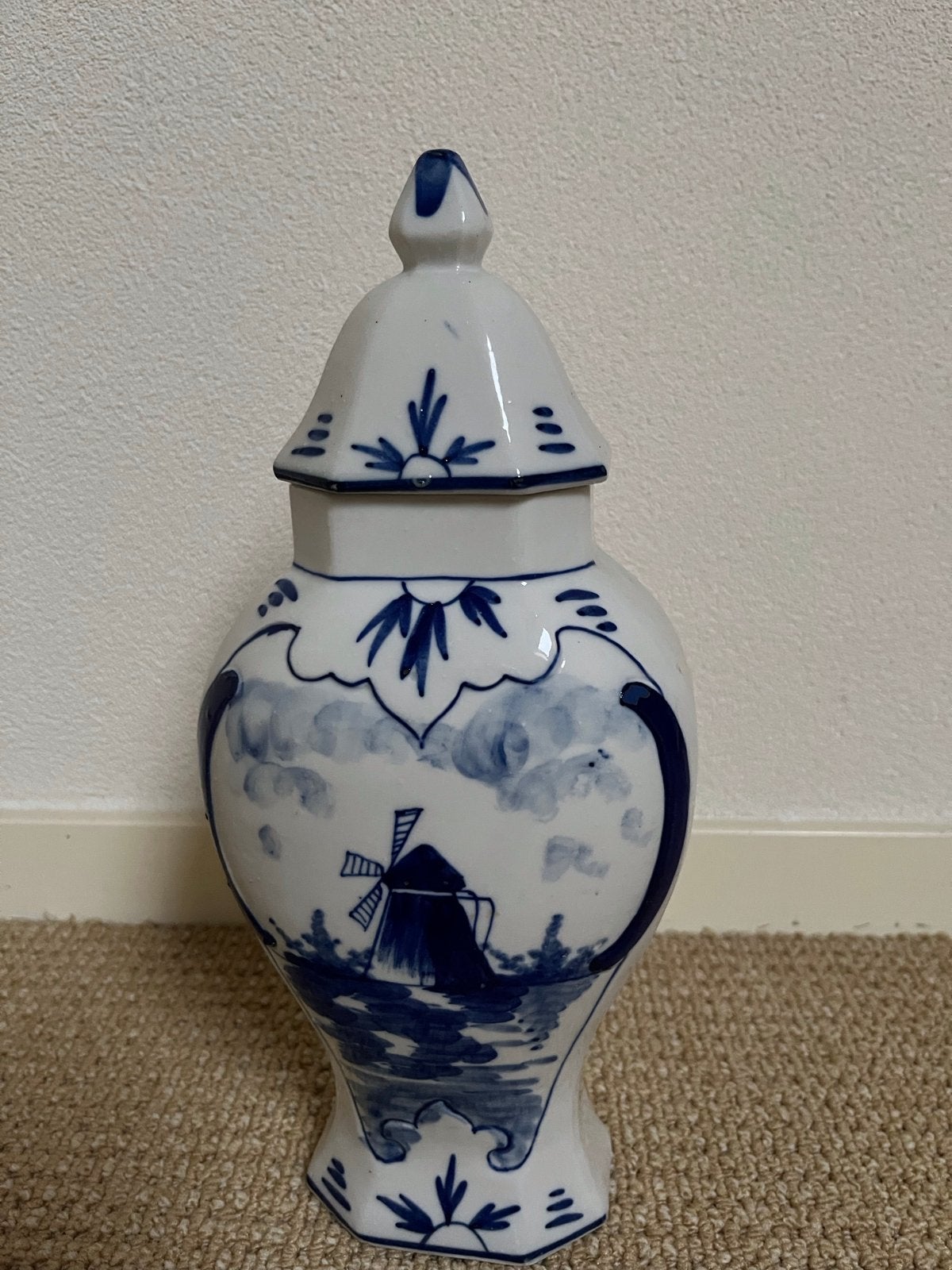Delfts Blauw vaas met deksel - Molenlandschap, Ophalen