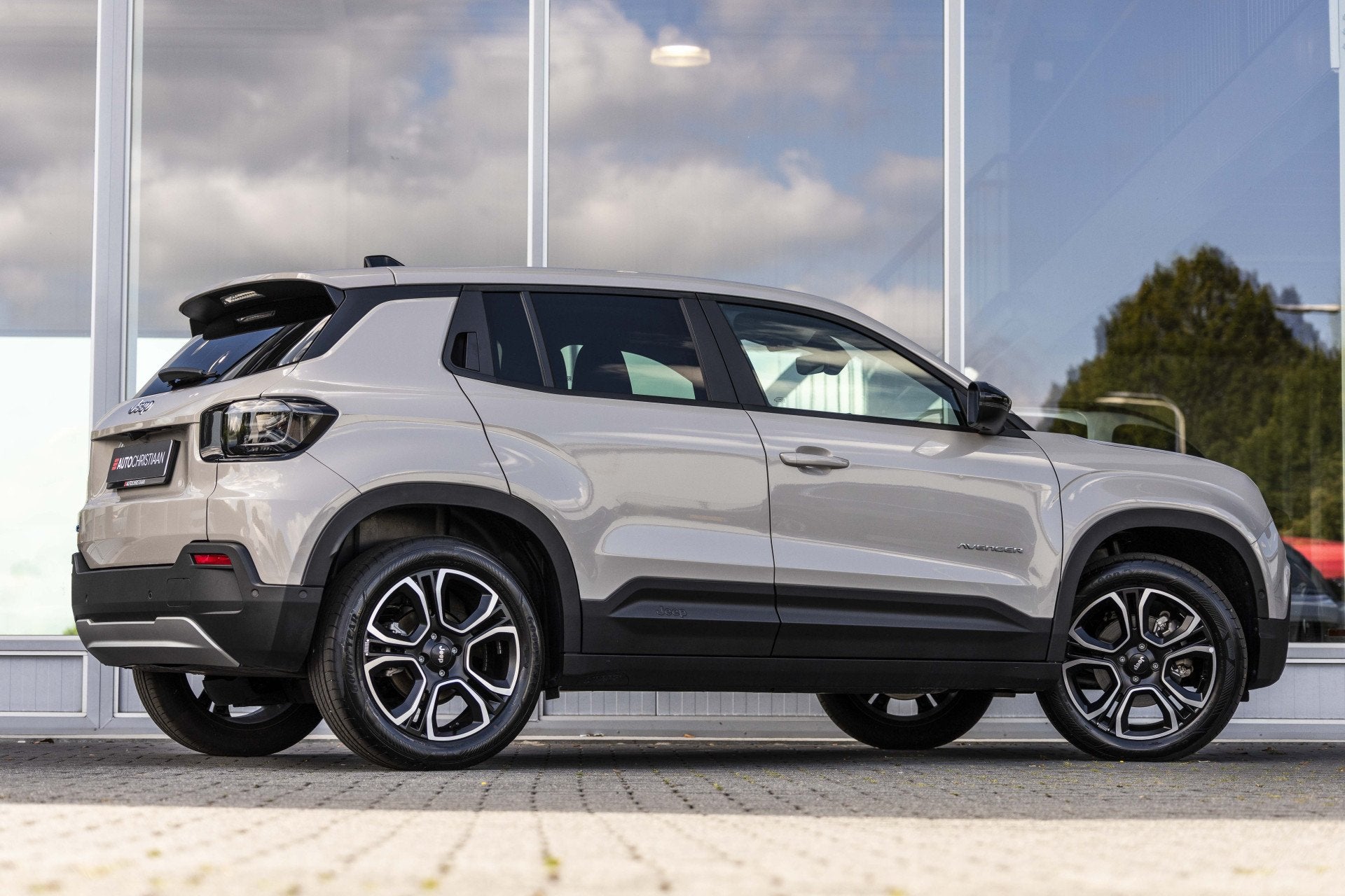 Jeep Avenger Summit 54 kWh | Camera | Carplay | Adaptiv. Cru, Gebruikt, 156 pk, Leder en Stof, 393 km