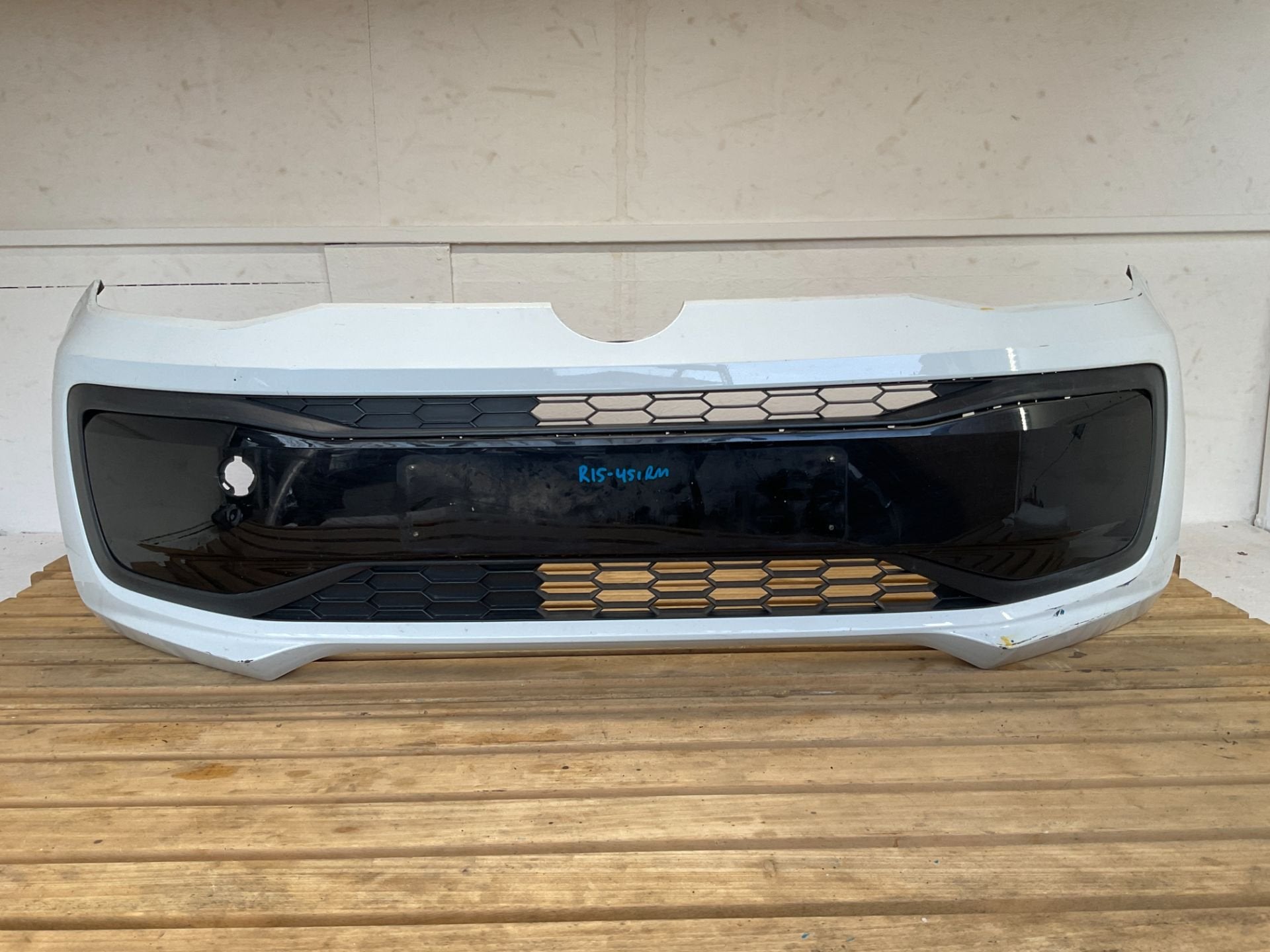 Bumper Volkswagen UP Facelift 2017-2024 Voorbumper 1S0807221, Gebruikt, Volkswagen AG, Bumper, Berliner Ring 2
38440  Wolfsburg, DE
