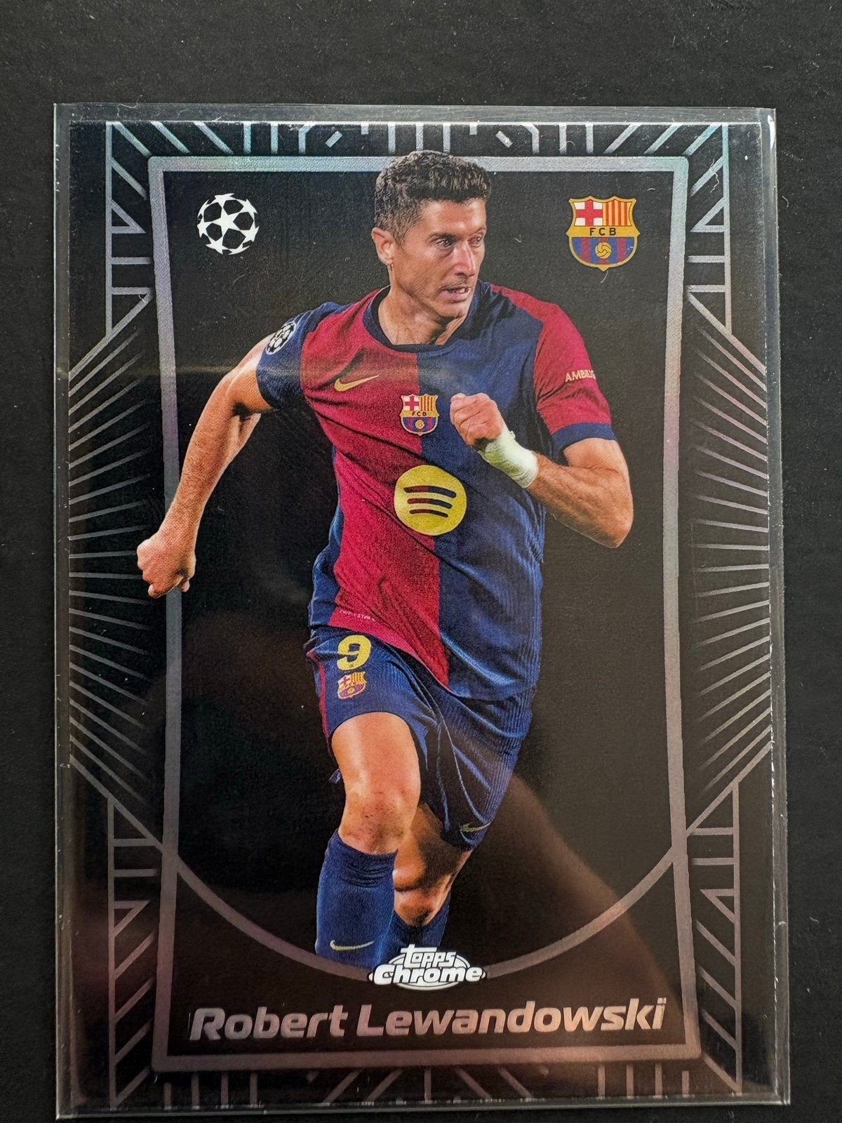 Robert Lewandowski Topps Chrome Case Hit, Verzenden, Zo goed als nieuw, Buitenlandse clubs, Spelerskaart