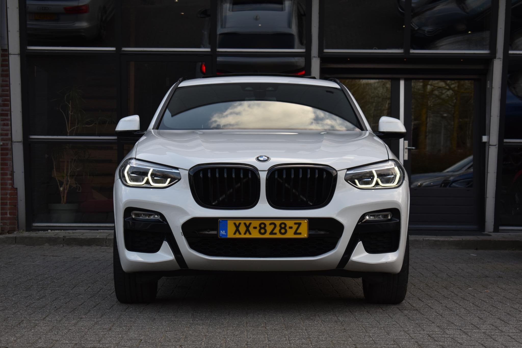 BMW X4 xDrive20i High Executive Edition M-Sport Pano Camera, Automaat, Gebruikt, 4 cilinders, Leder en Stof