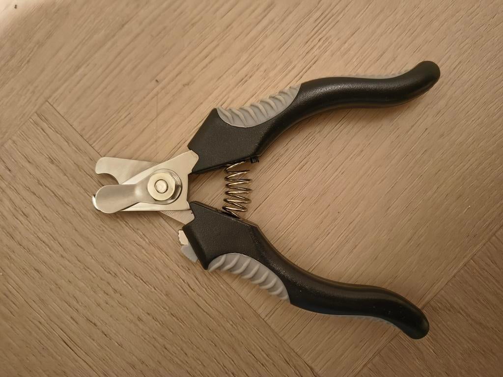 Kniptang nagels konijn, Ophalen