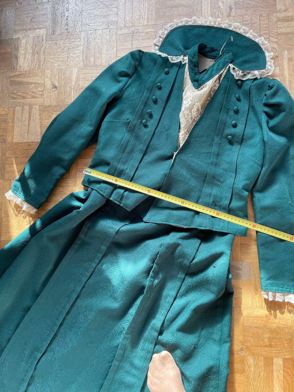 Dickens pak blouse/jas en rok groen S, Ophalen