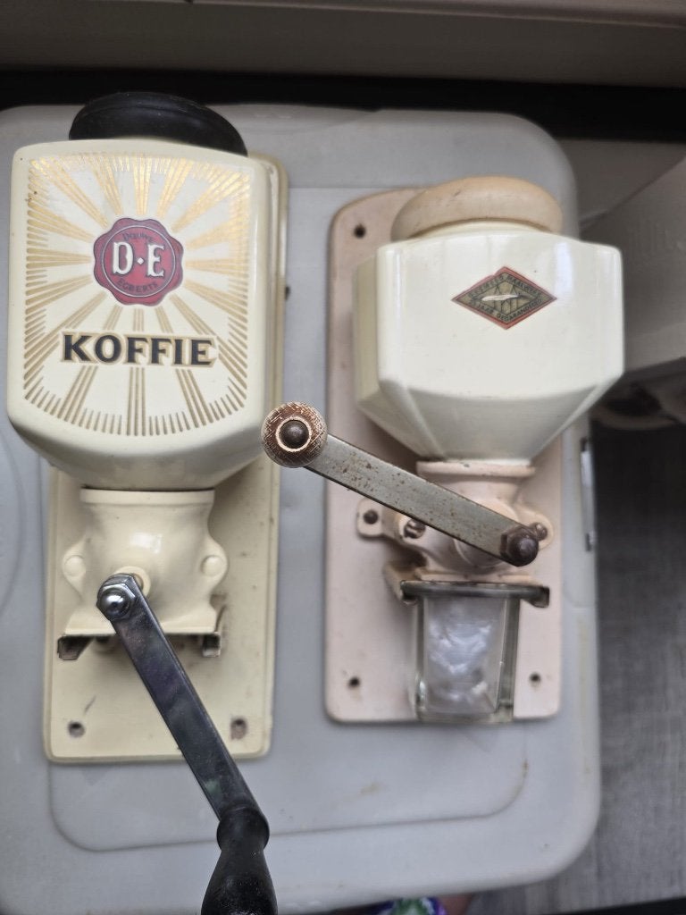 Vintage Douwe Egberts en Gesmeerd Maalwerk wandkoffiemolens, Ophalen