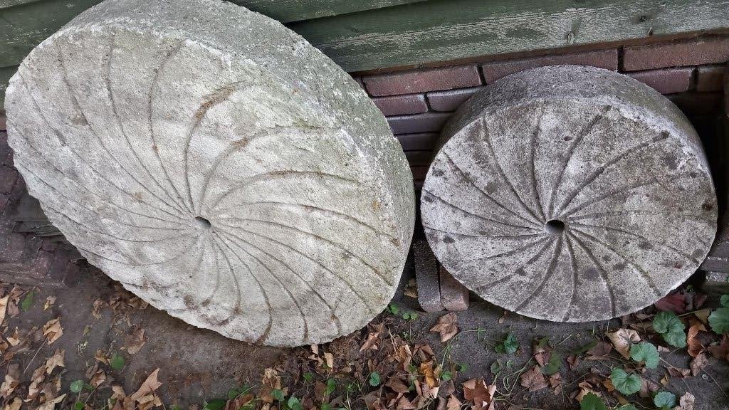 te koop: molensteen groot en klein, Ophalen of Verzenden, Gebruikt