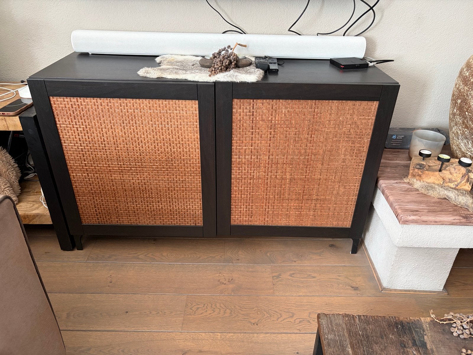 Ikea Besta tv kast meubel met rotan deuren zwart bruin, Ophalen, Gebruikt, 100 tot 150 cm, Landelijk