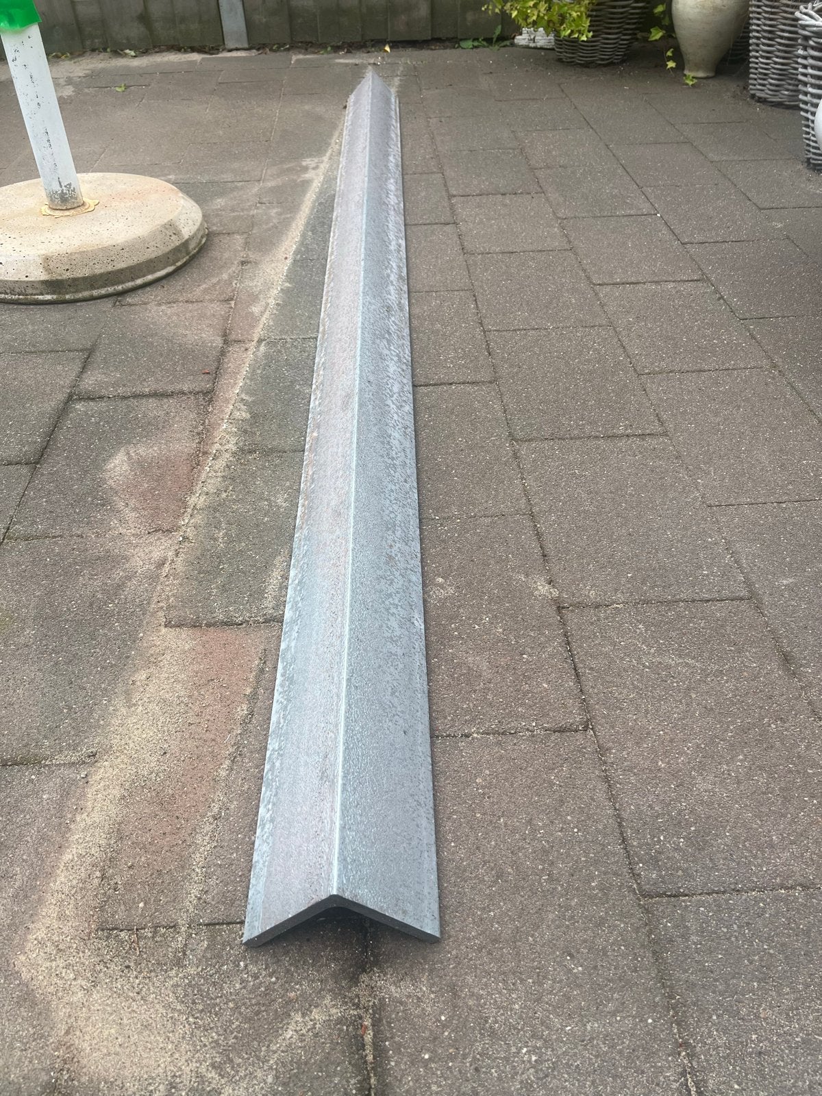 Hoeklijn gegalvaniseerd 100x100x10 lengte 2300 nieuw, Doe-het-zelf en Verbouw, Metalen, Ophalen of Verzenden, Nieuw, IJzer
