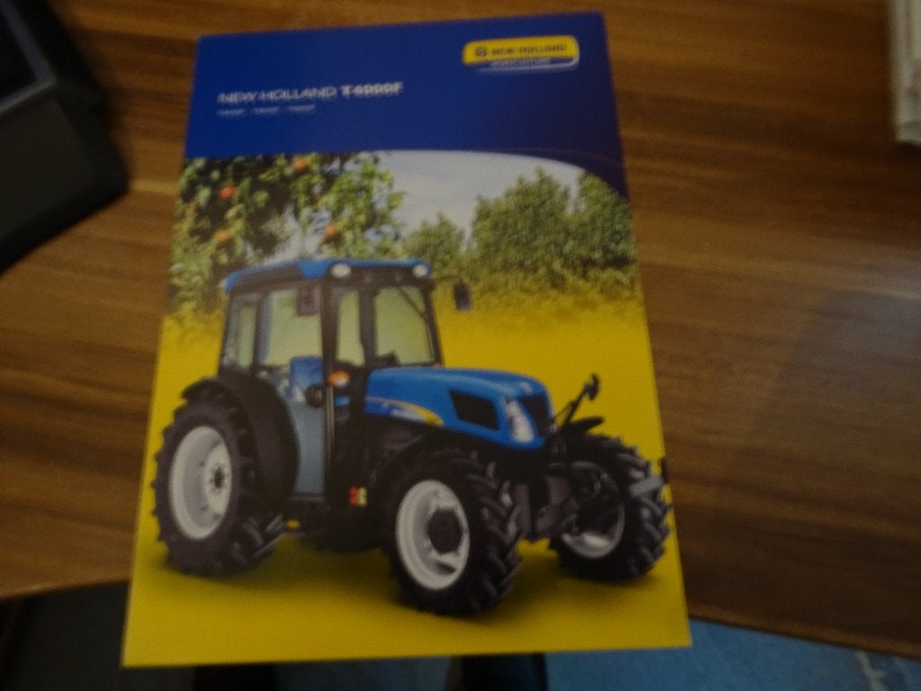 New hollaand T4000F EN TD5000/T5000 Trekkers folders, Ophalen of Verzenden, Gelezen