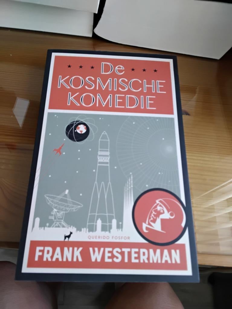 Frank Westerman - De kosmische komedie, Boeken, Ophalen of Verzenden, Zo goed als nieuw, Frank Westerman