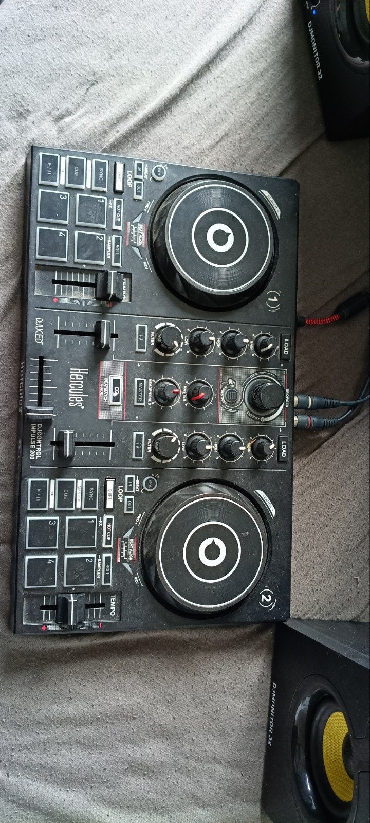 Hercules DJControl Impulse 200 met DJMonitor 32 speakers, Overige merken, Gebruikt, Inclusief kabels, Speakerset