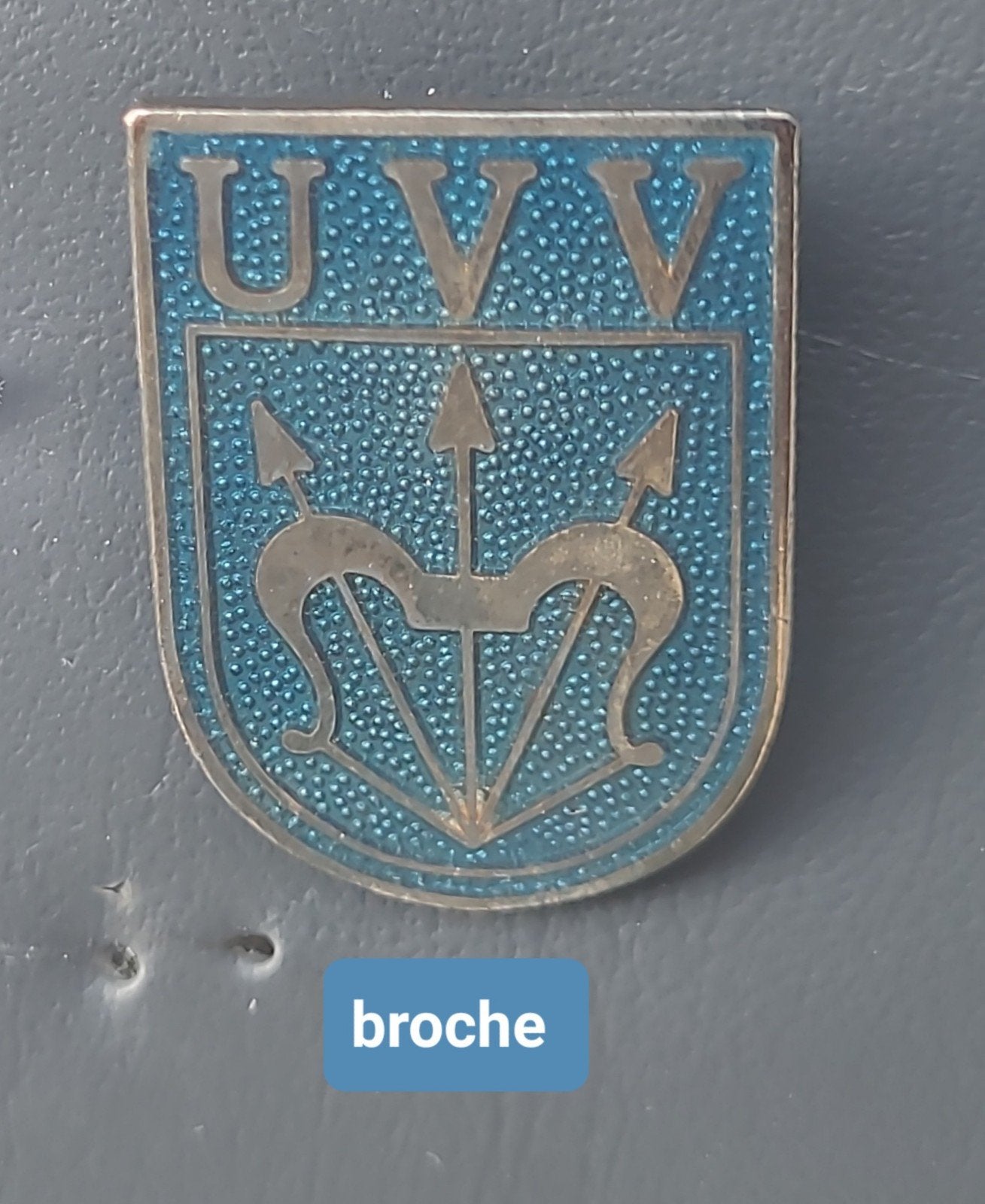 Unie van Vrouwelijke Vrijwilligers (UVV) broche, Verzenden, Gebruikt
